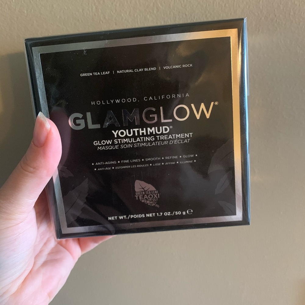 Glam glow mud mask